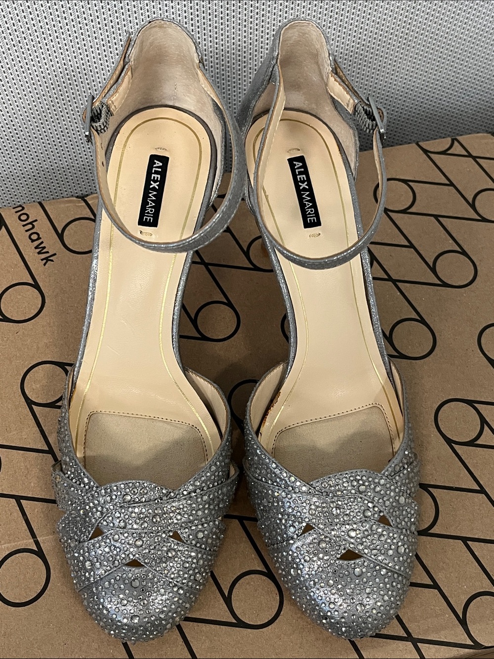 Alex Marie silver rhinestone formal shoes/ heeled sandals. Closed round toe. 9 - Picture 2 of 10